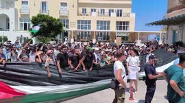 Protest over Gaza war blocks Israeli tourist from disembarking in Syros, Greece