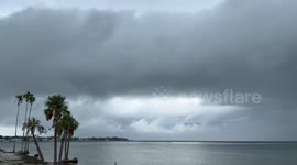 US: Powerful thunderstorm approaches Tampa Bay, FL