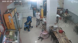 Child injured by falling pressure cooker after pulling wire in Guizhou, China