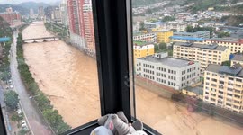 Rising floodwaters threaten river bridge in Shaanxi, China