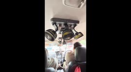 Taxi driver puts five fans in car to cool passengers