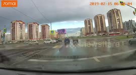 Horse struck by car while crossing road in Magnitogorsk, Russia