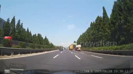 Dashcam captures multi-car crash on highway in Zhejiang, China