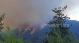 Massive wildfire threatens residential areas in Bursa, Türkiye