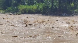 Adventurers dunked into rapids when raft overturns