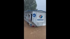 Flash flood submerges vehicles during heavy rain in Chengde, China