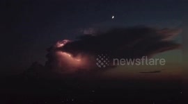 US: Massive Lightning Storm Lights Up Sikeston Skies