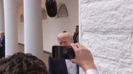 US: US President Trump speaks to media at White House