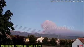 Spain: Around 120 Evacuated as Wildfire Rages in Caminomorisco, Cáceres