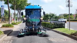 China: Driverless sweepers clean streets amid heatwaves in China