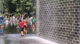 Chicago residents seek relief at Crown Fountain as temperatures soar