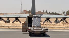 Video shows step-by-step airdrop of humanitarian aid over Gaza from military plane