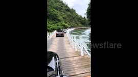 Cars bounce across wave-like floating bridge at tourist hotspot in China