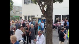 UK: Thousands Protest Migrant Housing Plans in Waterlooville