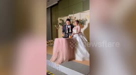 Couple pours sweet Thai milk tea instead of ceremonial kiss at wedding reception