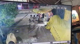 Vicious fight between stray bulls leaves tea shop destroyed in India