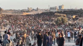 Palestinians flock to Morag aid distribution point in southern Gaza despite Israeli attacks