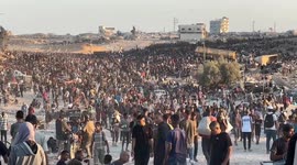 Palestinians flock to Morag aid distribution point in southern Gaza despite Israeli attacks