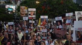 Israel: Massive rally in Tel Aviv demands prisoner swap deal with Palestinian factions