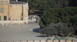 Far-right Israeli minister leads mass illegal settler incursion into Al-Aqsa Mosque (2)