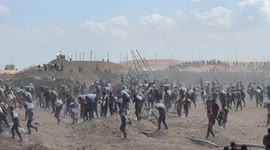 Palestinians flock to Netzarim corridor to seek humanitarian aid in Gaza