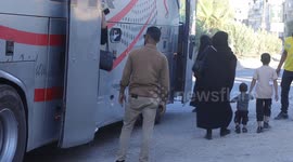 500 displaced Syrians return to their home in Damascus after years