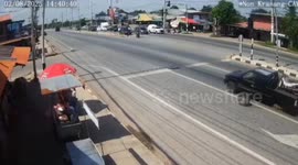 Runaway car wheel rolls through red light at intersection