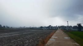 Sudden rain chase soaks man in Anhui, China