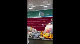 Sharpshooter stuns crowd with blistering balloon-popping speed