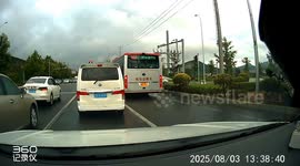 Car reverses and spins into perfect stop behind bus in Liaoning, China