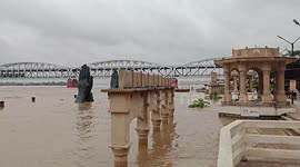Temples flooded as Ganges river overflows in India