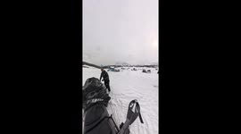 Agguato epico a palle di neve! I colleghi mi danno una bella lezione!