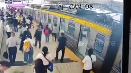 Lightning strike on train causes disruptions in Manila