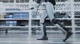 China: Chinese firm unveils world's first humanoid robot that can change its own batteries