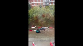 Excavator’s failed attempt to clear floodwater goes viral in Moscow, Russia
