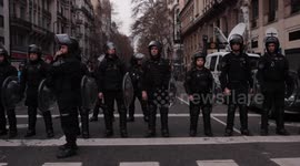 Argentina: Security forces use tear gas, water cannons on protesters in Buenos Aires
