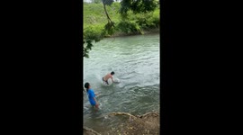 Rope swing goes wrong as young boy try to plunge into river
