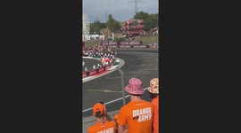 Runner trips and loses lead during race on Formula 1 track in Mogyoród, Hungary
