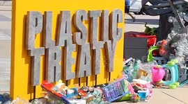 Switzerland: Towering Sculpture ‘The Thinker’s Burden’ Confronts Plastic Treaty Negotiators in Geneva