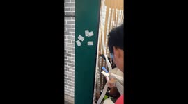 Chaotic pickup scene at busy store in Shandong, China
