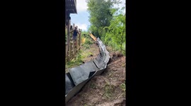 Kid ride waterslide ends in water hole in USA
