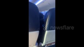 United Airlines Passengers In US Delayed After Tech Glitch Halts Flights / 2