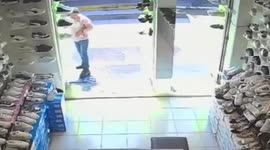 Woman slips entering shoe store in San Martín Texmelucan, Mexico