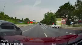 Thai driver arrested for 'smuggling illegal Chinese migrant'