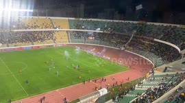 Firecrackers thrown at player during The Strongest match in La Paz, Bolivia