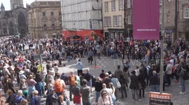 EDINBURGH STREETS DURING THE FESTIVAL ON THE ROYAL MILE  VOLUME TWO 2/3