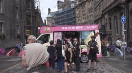 EDINBURGH STREETS DURING THE FESTIVAL ON THE ROYAL MILE  VOLUME THREE 3/3