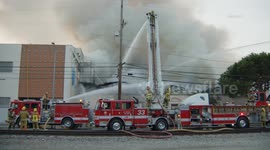 US, Los Angeles: Habror Gateway Greater Alarm Commercial Fire Part 1