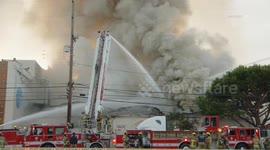 US, Los Angeles: Harbor Gateway Greater Alarm Commercial Fire Part 2