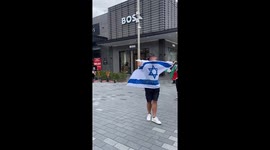 Brave New Zealand women steps in and satisfyingly stops antagonistic Israeli protester